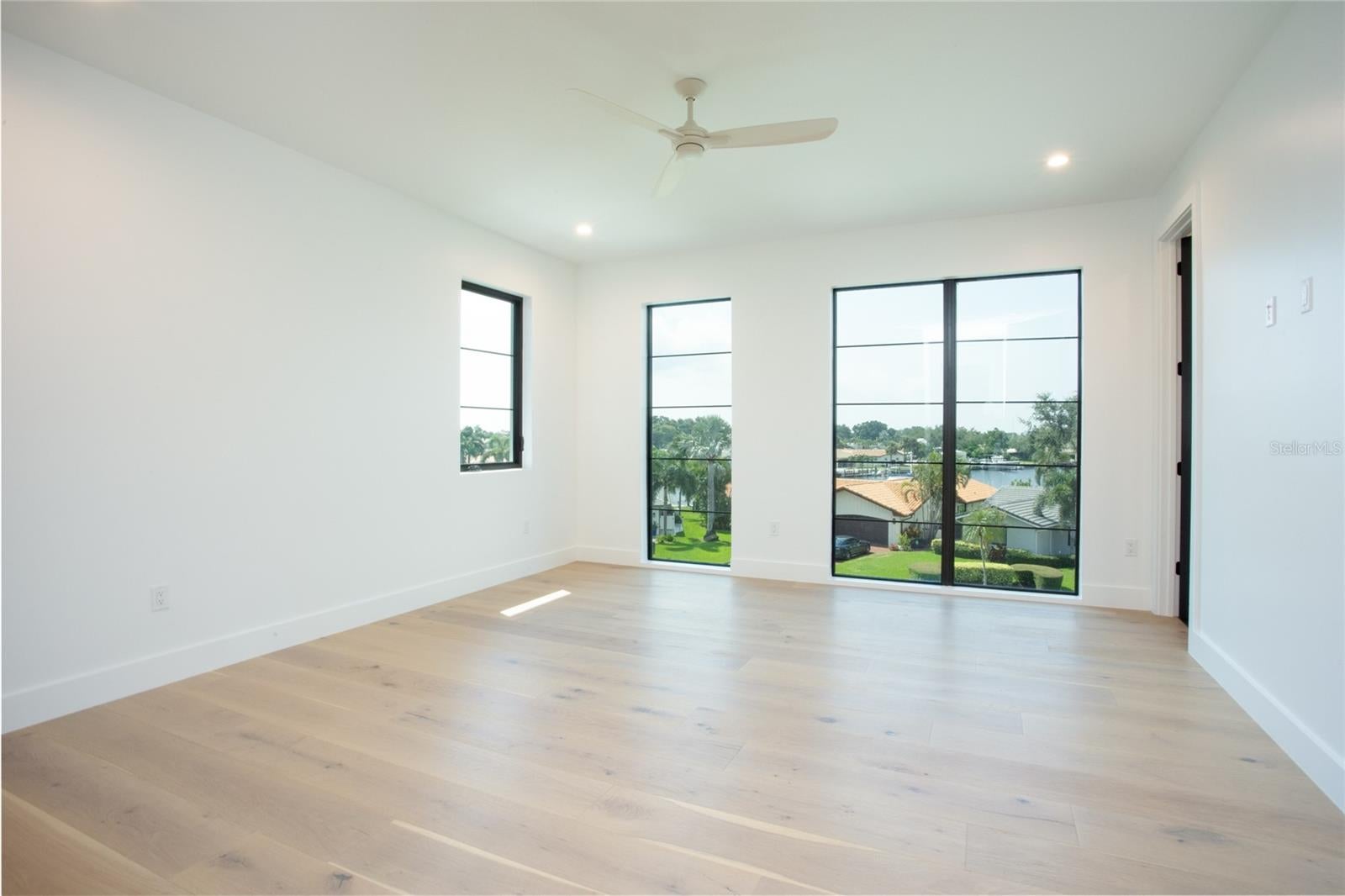 St Petersburg, Florida, 33703, United States, 5 Bedrooms Bedrooms, ,6 BathroomsBathrooms,Residential,Active,1703441