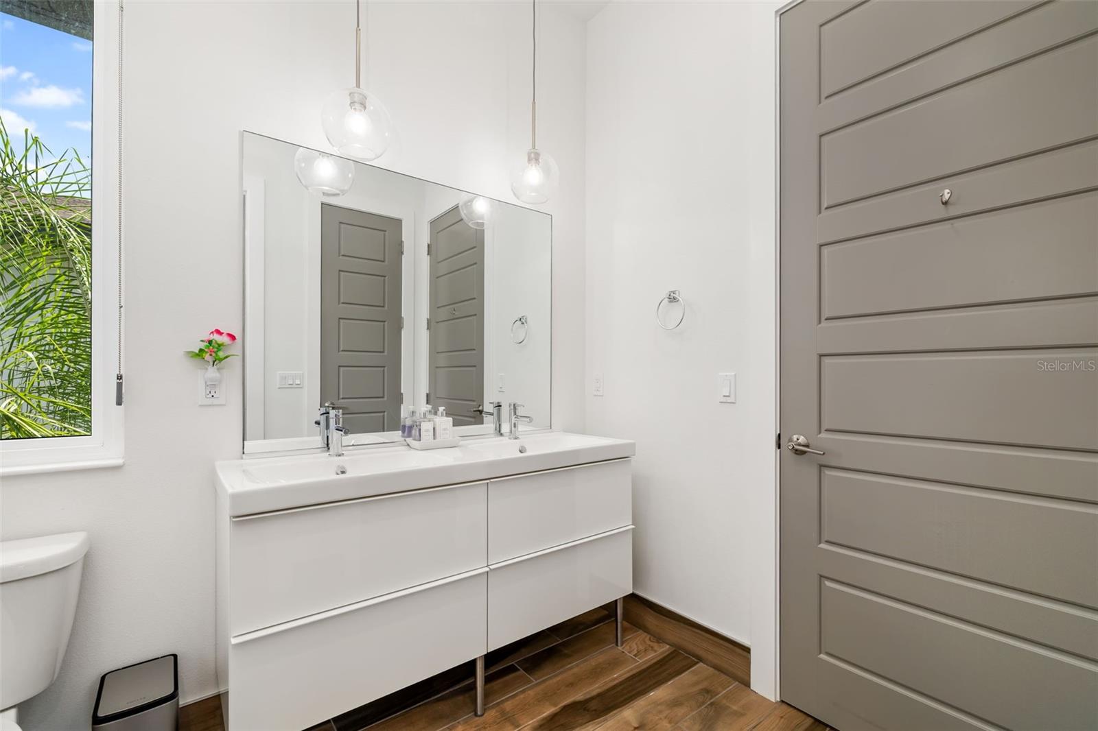 Sarasota, Florida, 34231, United States, 4 Bedrooms Bedrooms, ,3 BathroomsBathrooms,Residential,Active,1922484