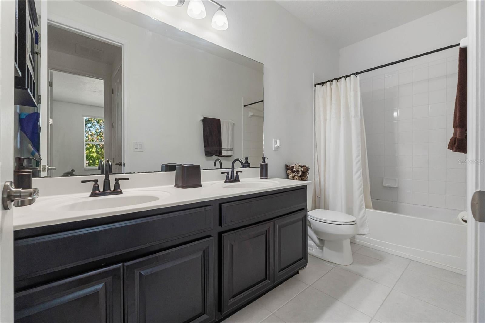 Winter Garden, Florida, 34787, United States, 5 Bedrooms Bedrooms, ,5 BathroomsBathrooms,Residential,Active,1742084