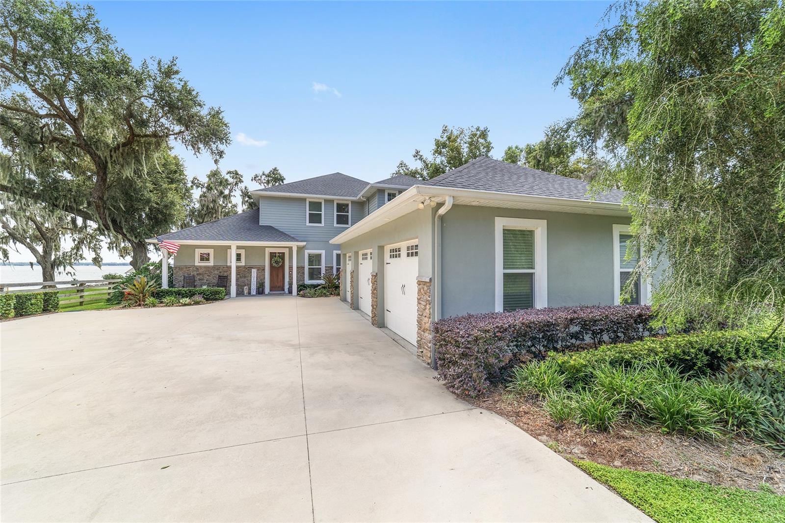Ocklawaha, Florida, 32179, United States, 5 Bedrooms Bedrooms, ,4 BathroomsBathrooms,Residential,Active,1944075