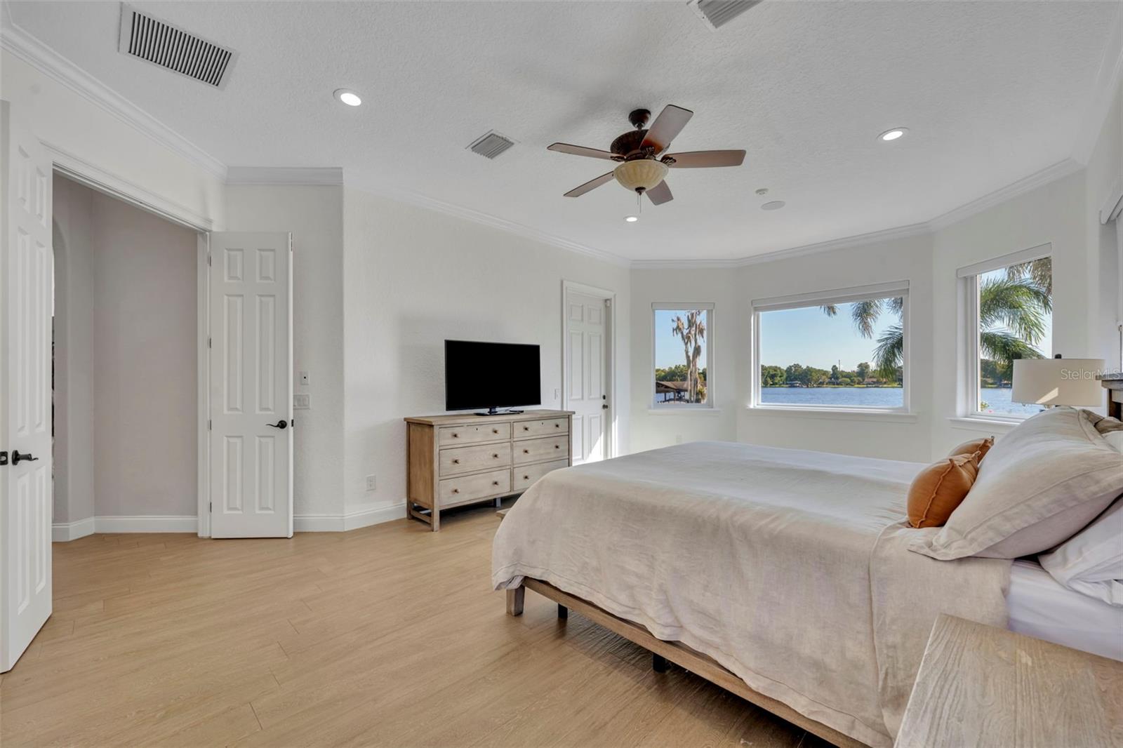 Oviedo, Florida, 32765, United States, 5 Bedrooms Bedrooms, ,5 BathroomsBathrooms,Residential,Active,1952070