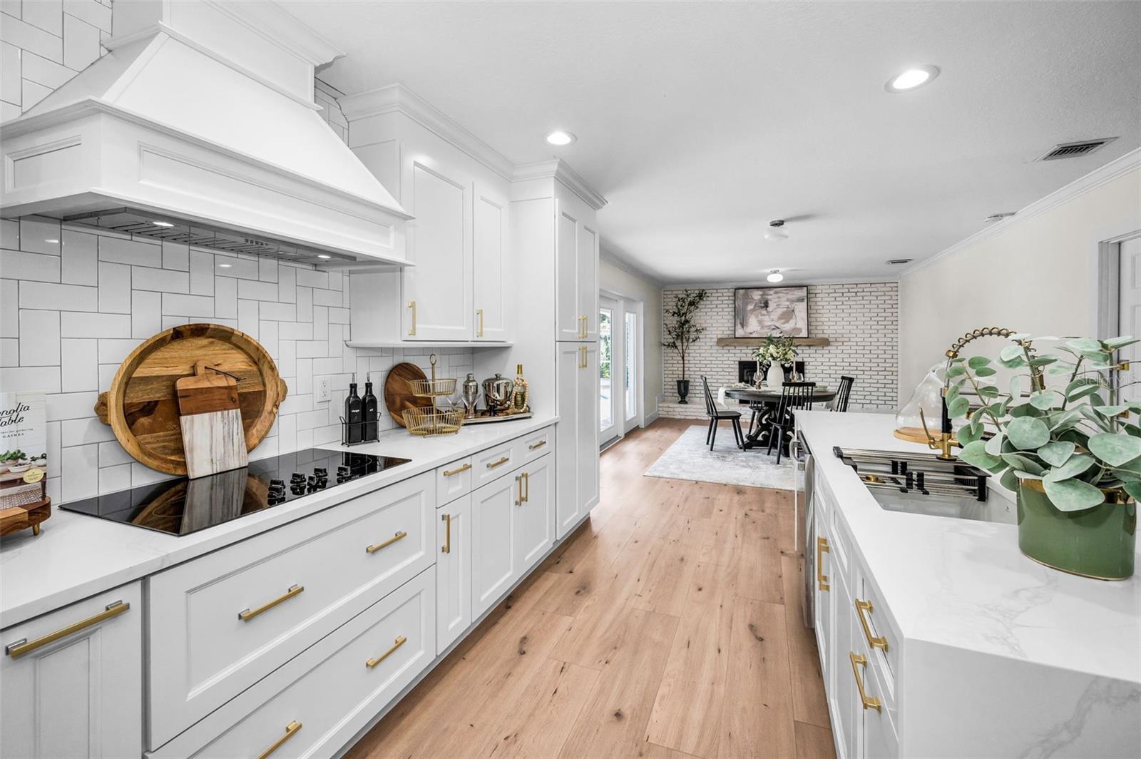 Tampa, Florida, 33609, United States, 4 Bedrooms Bedrooms, ,4 BathroomsBathrooms,Residential,Active,1880304