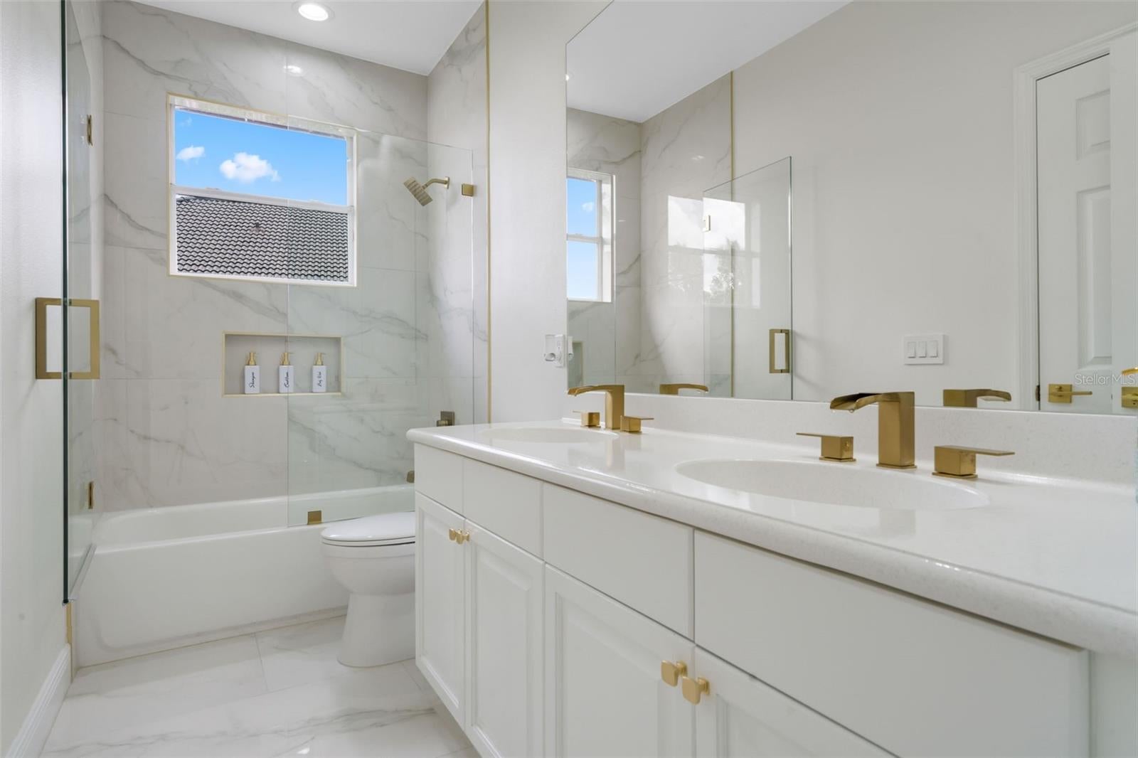 Davenport, Florida, 33837, United States, 5 Bedrooms Bedrooms, ,4 BathroomsBathrooms,Residential,Active,1963263