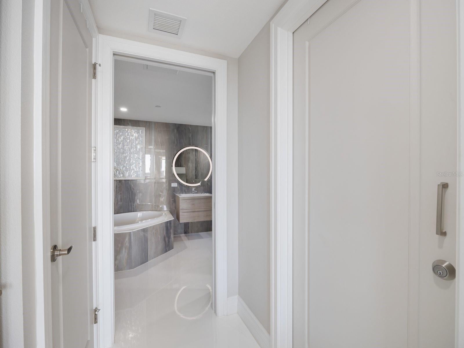 Clearwater, Florida, 33755, United States, 2 Bedrooms Bedrooms, ,2 BathroomsBathrooms,Residential,Active,2007640