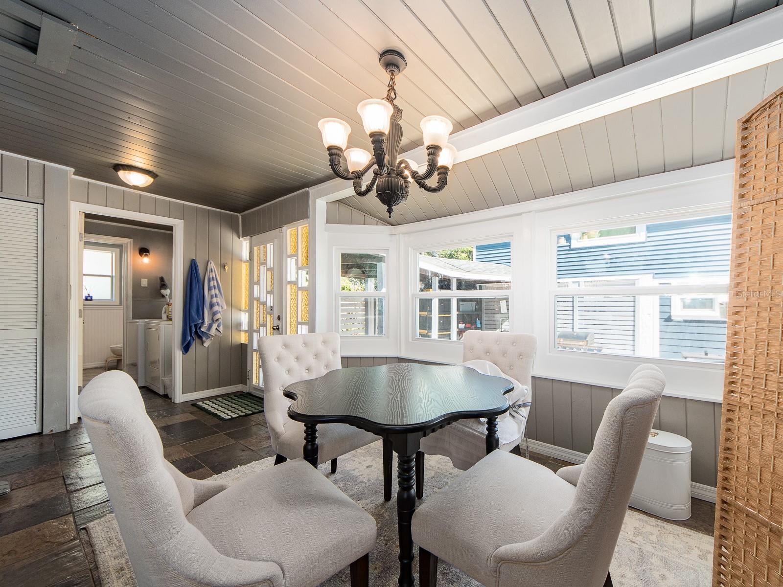 St Petersburg, Florida, 33705, United States, 6 Bedrooms Bedrooms, ,4 BathroomsBathrooms,Residential,Active,1986869