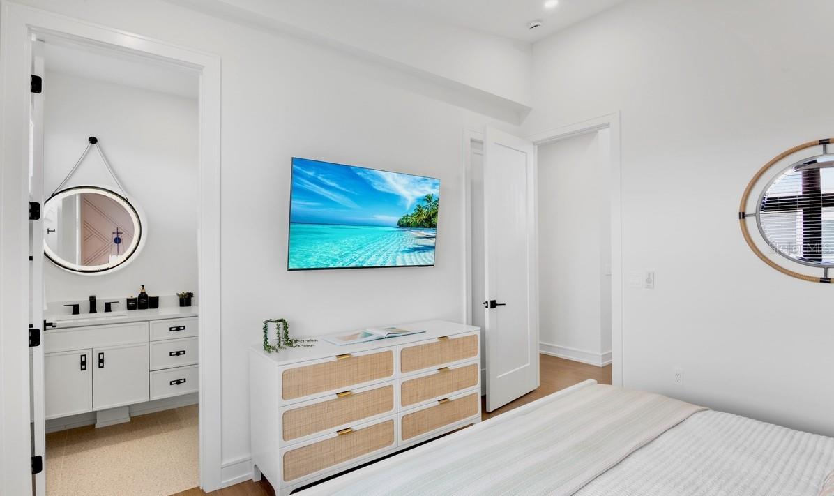 Bradenton Beach, Florida, 34217, United States, 7 Bedrooms Bedrooms, ,8 BathroomsBathrooms,Residential,Active,1929473