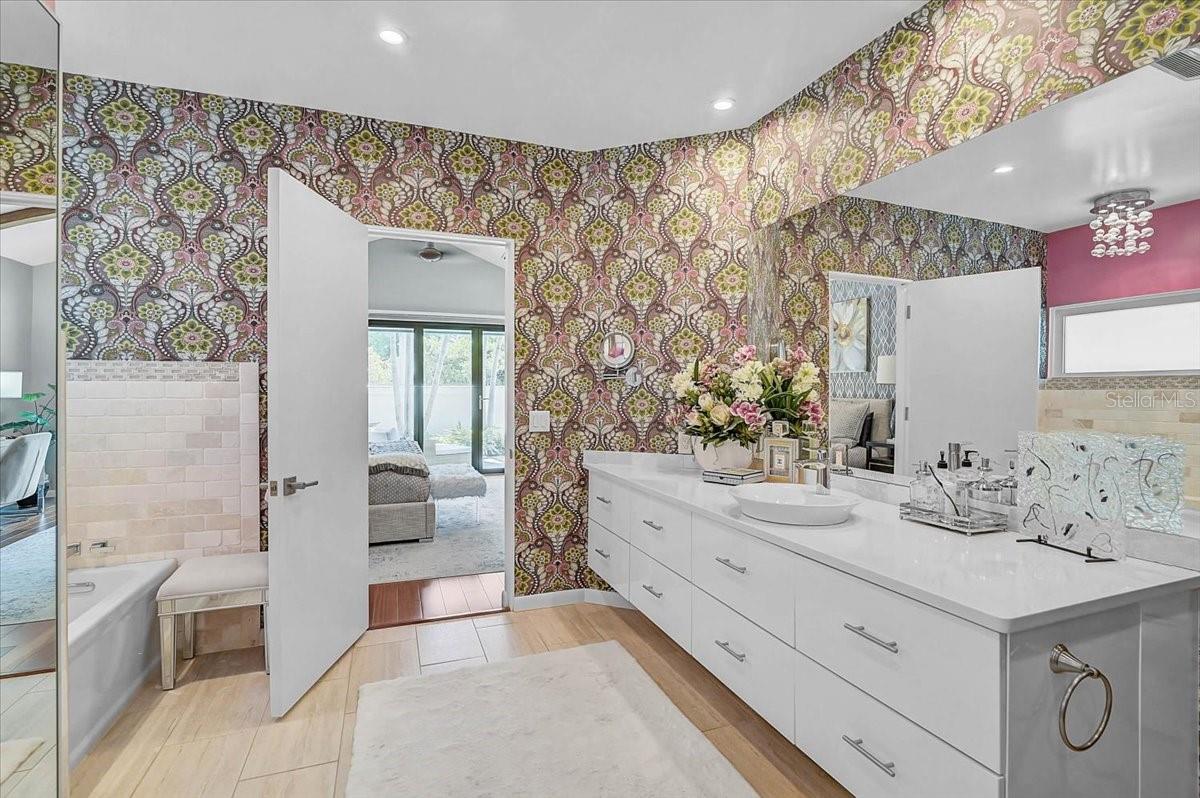 Sarasota, Florida, 34236, United States, 2 Bedrooms Bedrooms, ,4 BathroomsBathrooms,Residential,Active,2044994