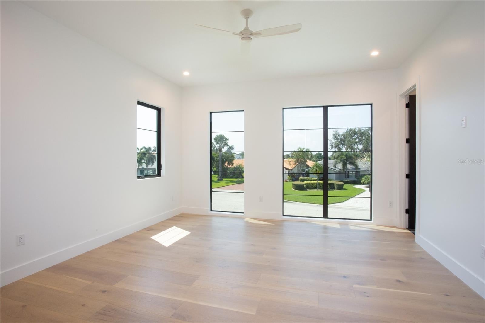 St Petersburg, Florida, 33703, United States, 5 Bedrooms Bedrooms, ,6 BathroomsBathrooms,Residential,Active,1703441