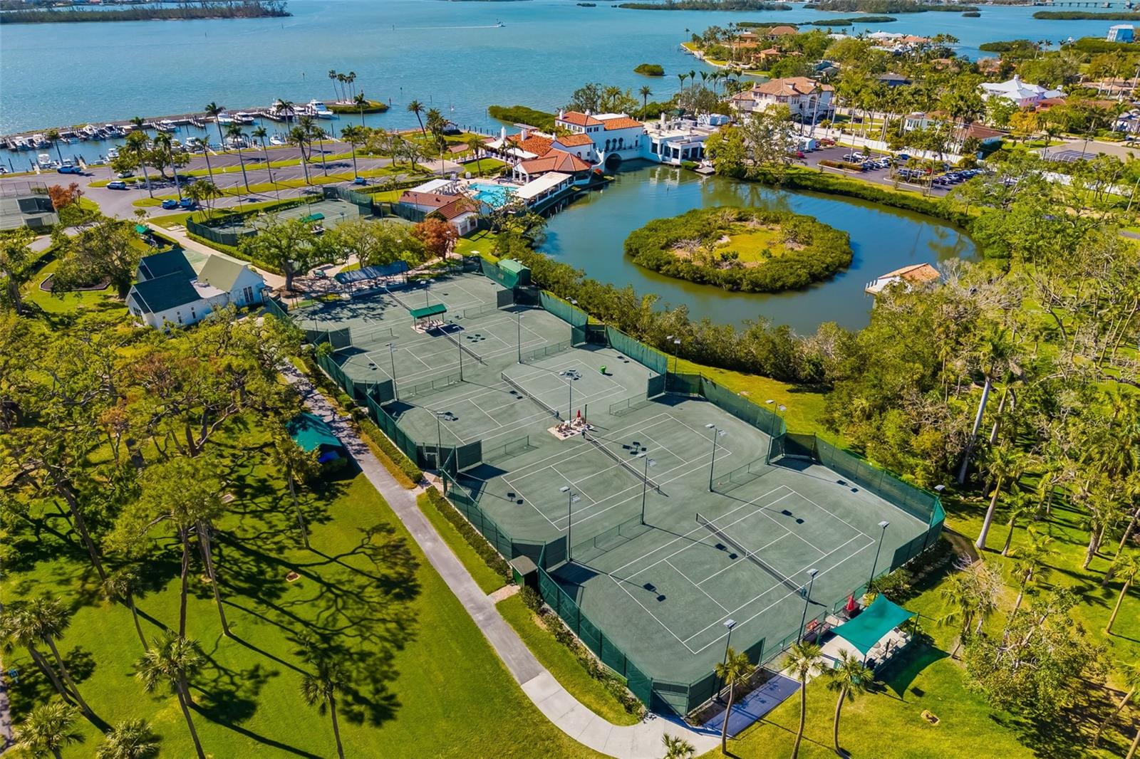 Sarasota, Florida, 34231, United States, 4 Bedrooms Bedrooms, ,4 BathroomsBathrooms,Residential,Active,1999174