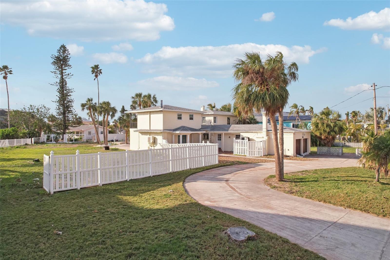 Redington Beach, Florida, 33708, United States, ,4 BathroomsBathrooms,Residential,Active,1703471