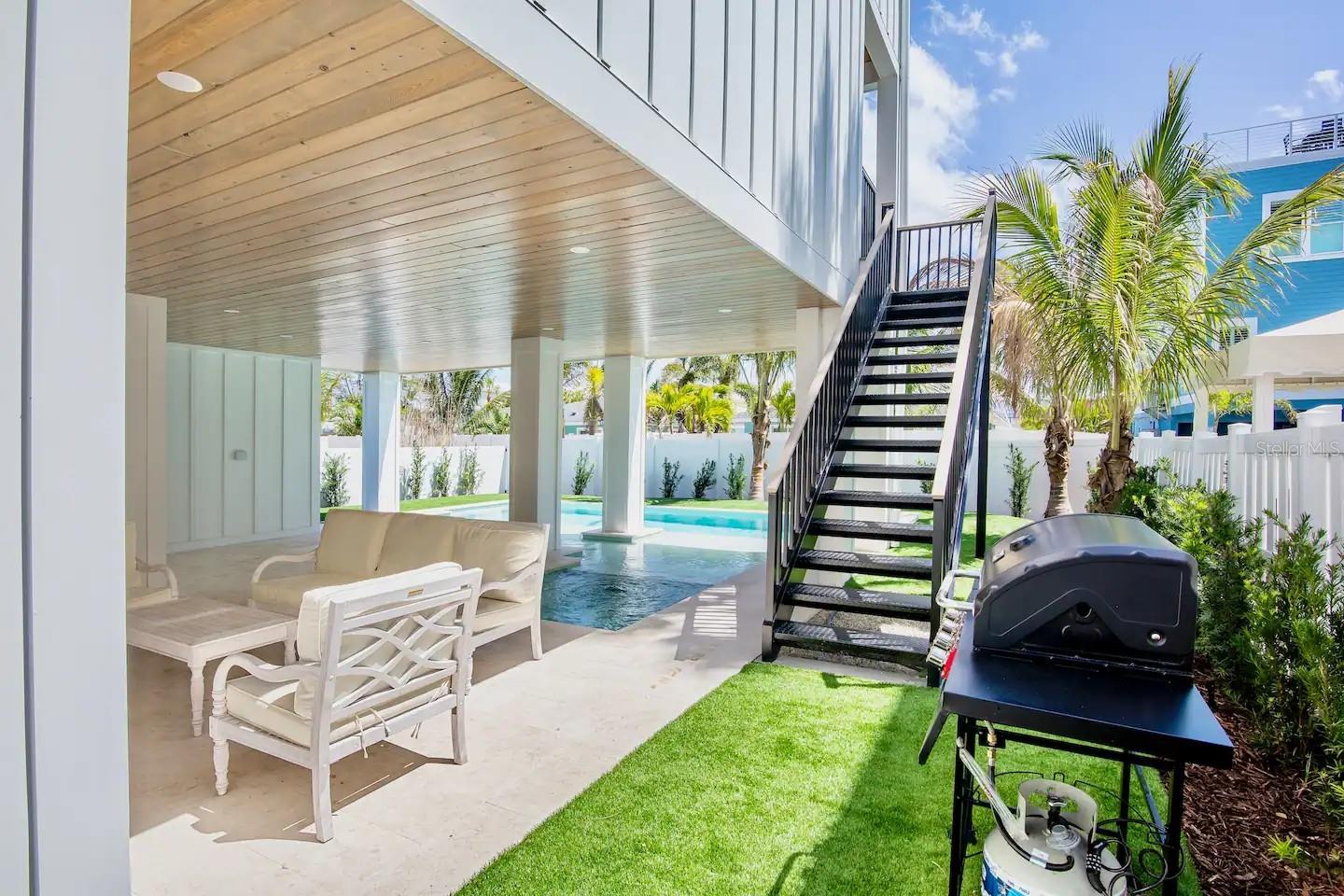 Bradenton Beach, Florida, 34217, United States, 7 Bedrooms Bedrooms, ,7 BathroomsBathrooms,Residential,Active,1971023