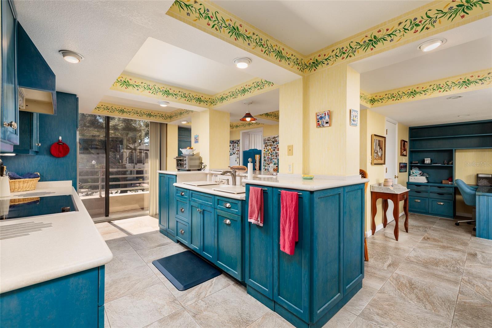 St Petersburg, Florida, 33707, United States, 4 Bedrooms Bedrooms, ,5 BathroomsBathrooms,Residential,Active,1985578