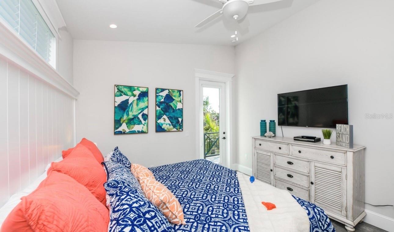 Bradenton Beach, Florida, 34217, United States, 7 Bedrooms Bedrooms, ,8 BathroomsBathrooms,Residential,Active,1988487