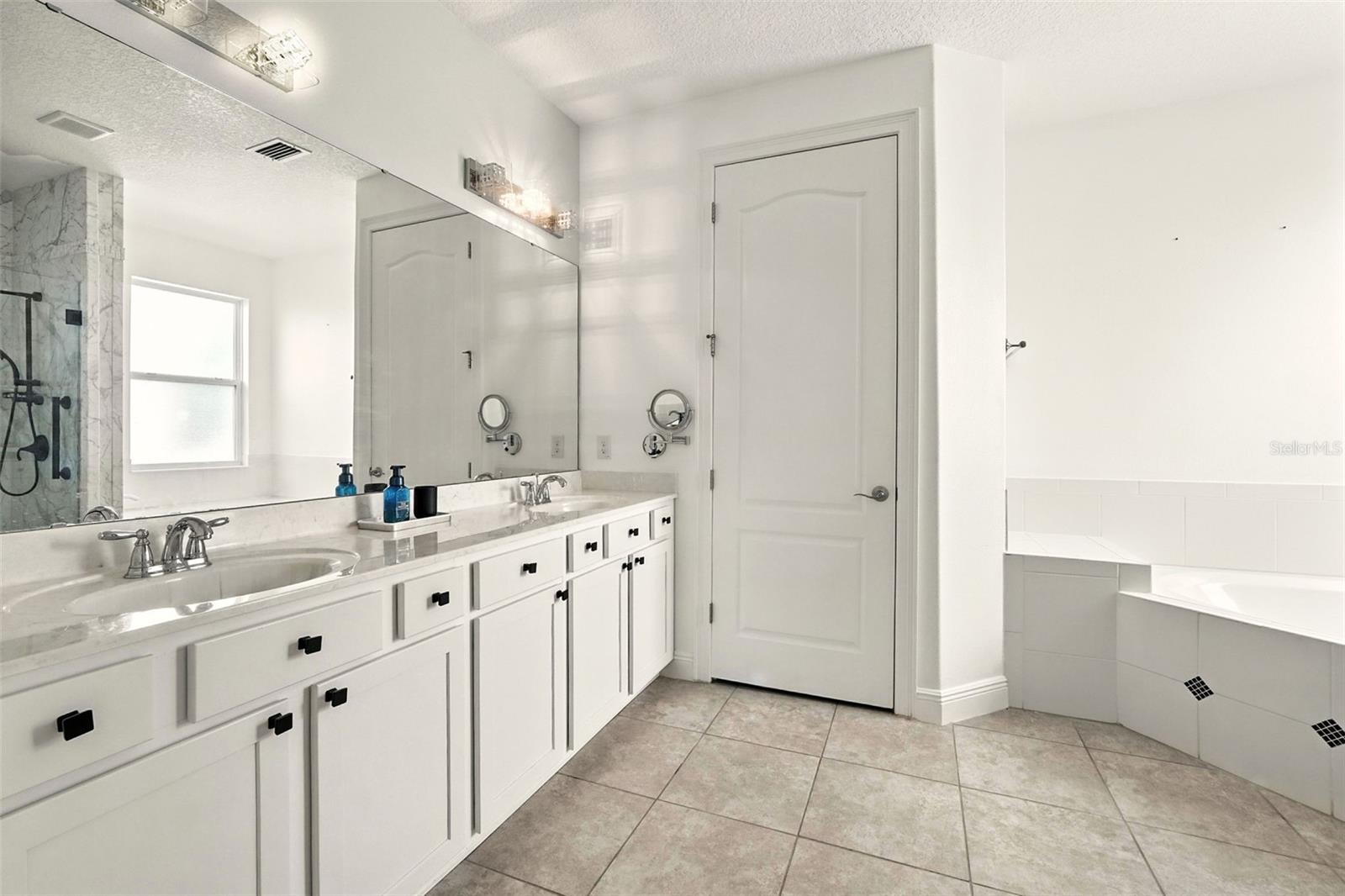 Windermere, Florida, 34786, United States, 5 Bedrooms Bedrooms, ,6 BathroomsBathrooms,Residential,Active,1894516