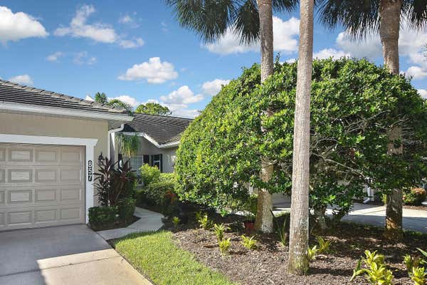 857 TARTAN DR, VENICE, FL 34293, photo 4 of 63