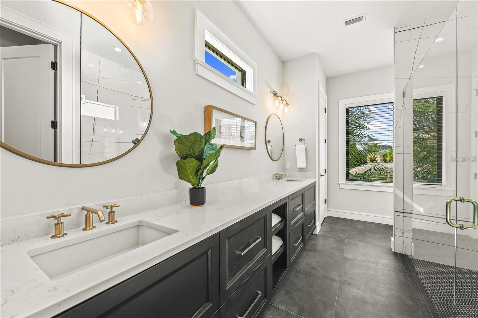 Sarasota, Florida, 34236, United States, 6 Bedrooms Bedrooms, ,8 BathroomsBathrooms,Residential,Active,1773155