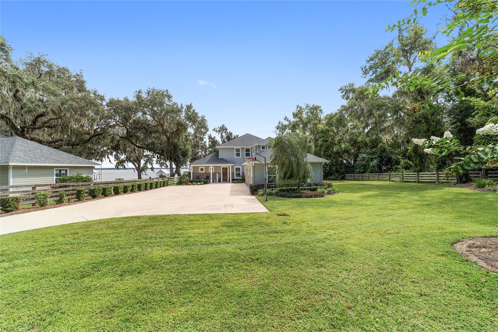 Ocklawaha, Florida, 32179, United States, 5 Bedrooms Bedrooms, ,4 BathroomsBathrooms,Residential,Active,1944075