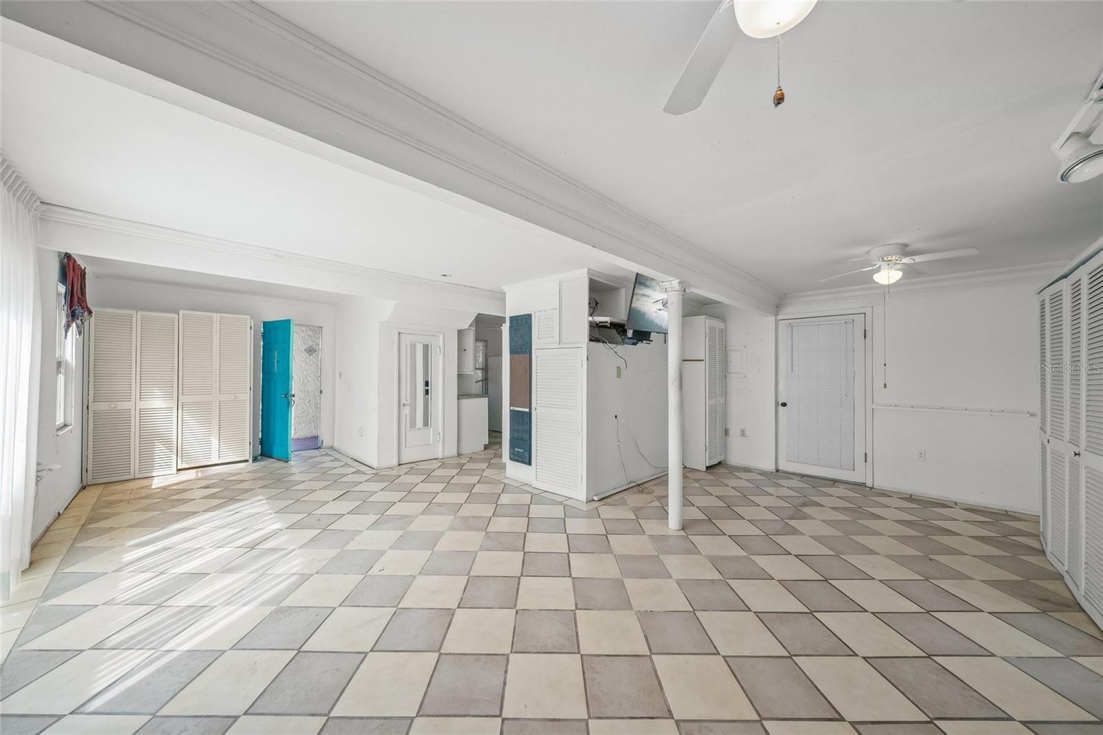 Sarasota, Florida, 34234, United States, 6 Bedrooms Bedrooms, ,5 BathroomsBathrooms,Residential,Active,2002321