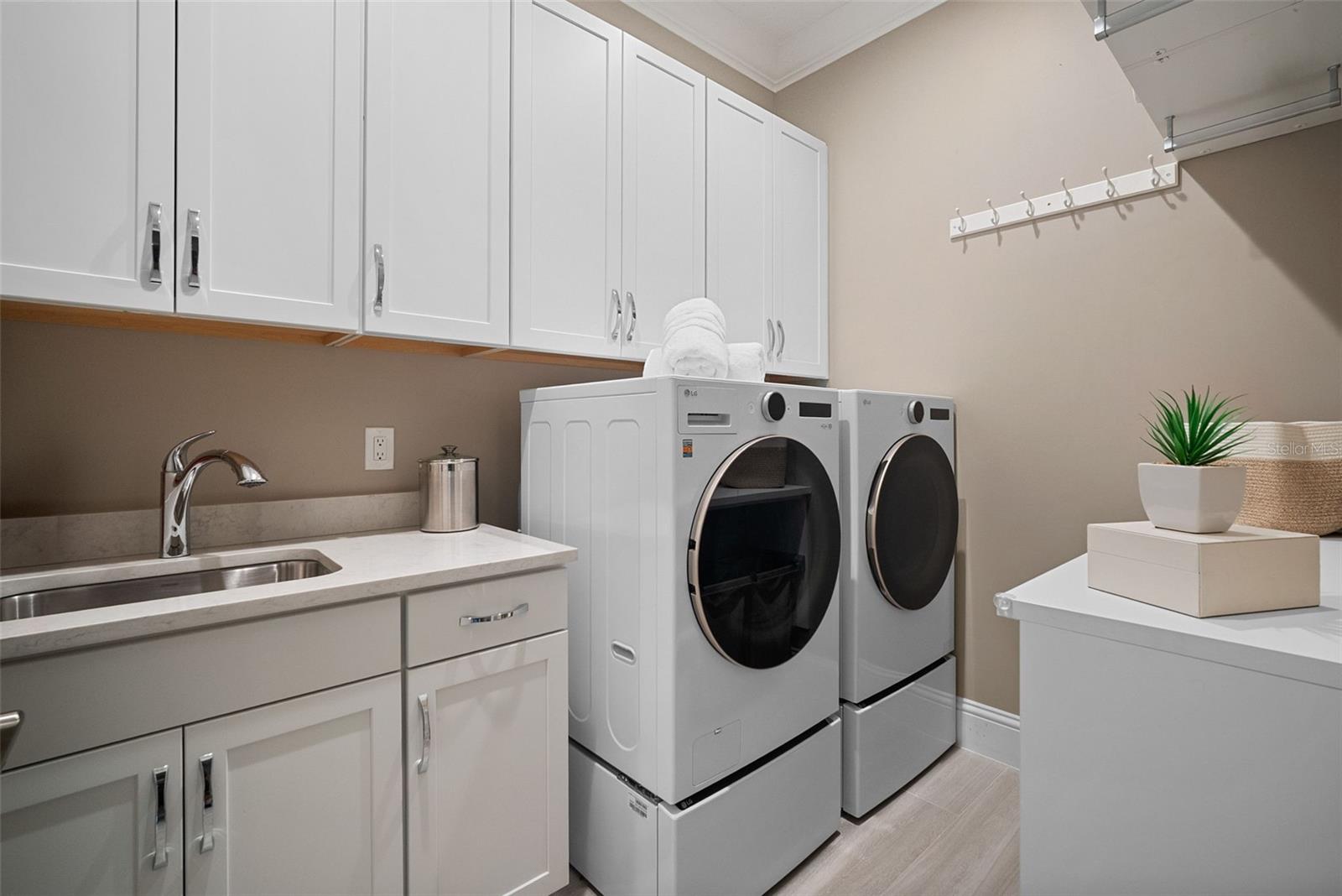 Bradenton, Florida, 34202, United States, 3 Bedrooms Bedrooms, ,4 BathroomsBathrooms,Residential,Active,1987272