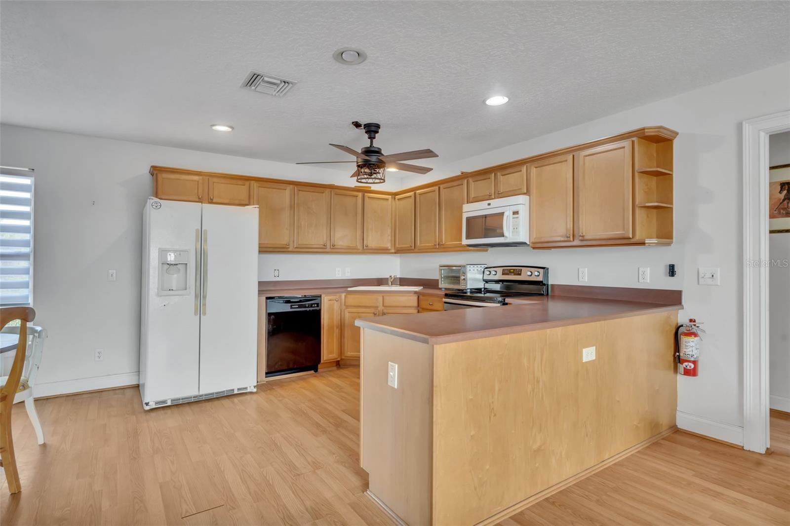 Geneva, Florida, 32732, United States, 5 Bedrooms Bedrooms, ,4 BathroomsBathrooms,Residential,Active,2044197