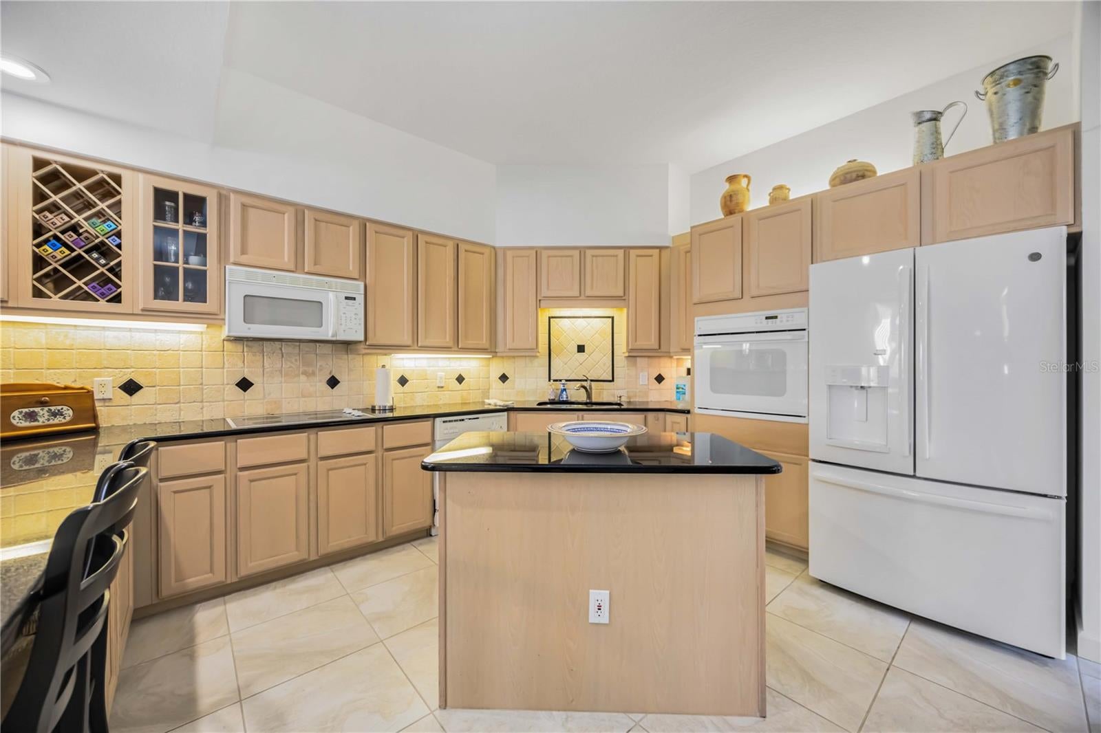 Siesta Key, Florida, 34242, United States, 3 Bedrooms Bedrooms, ,3 BathroomsBathrooms,Residential,Active,1762821