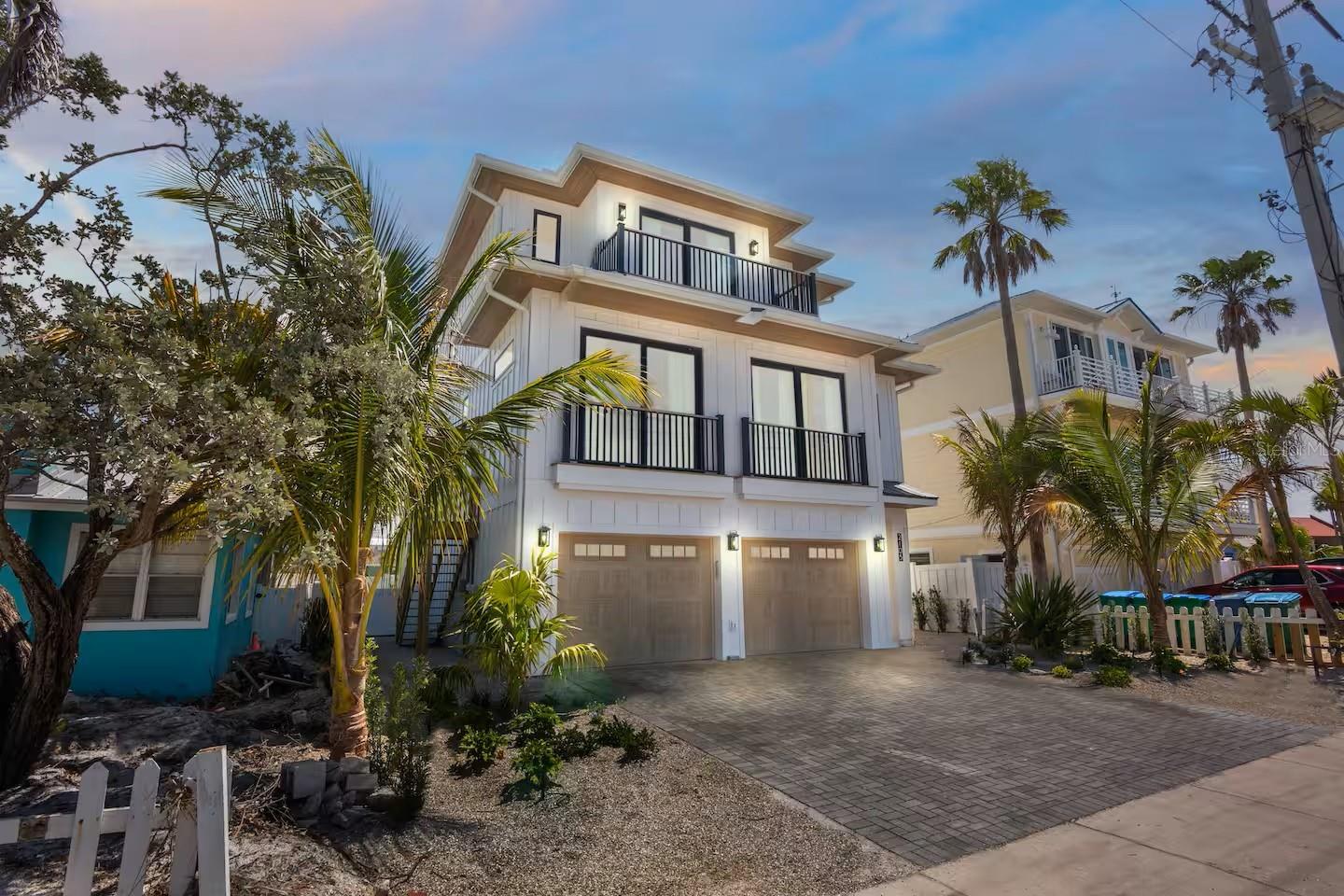 Bradenton Beach, Florida, 34217, United States, 7 Bedrooms Bedrooms, ,7 BathroomsBathrooms,Residential,Active,1971023