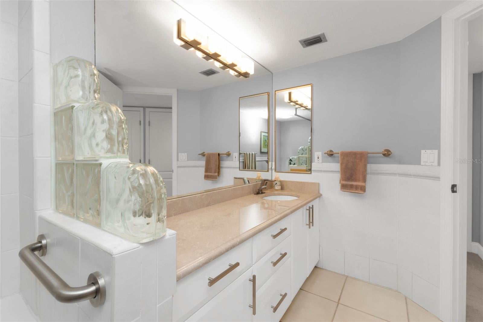 Sarasota, Florida, 34236, United States, 2 Bedrooms Bedrooms, ,2 BathroomsBathrooms,Residential,Active,1963403