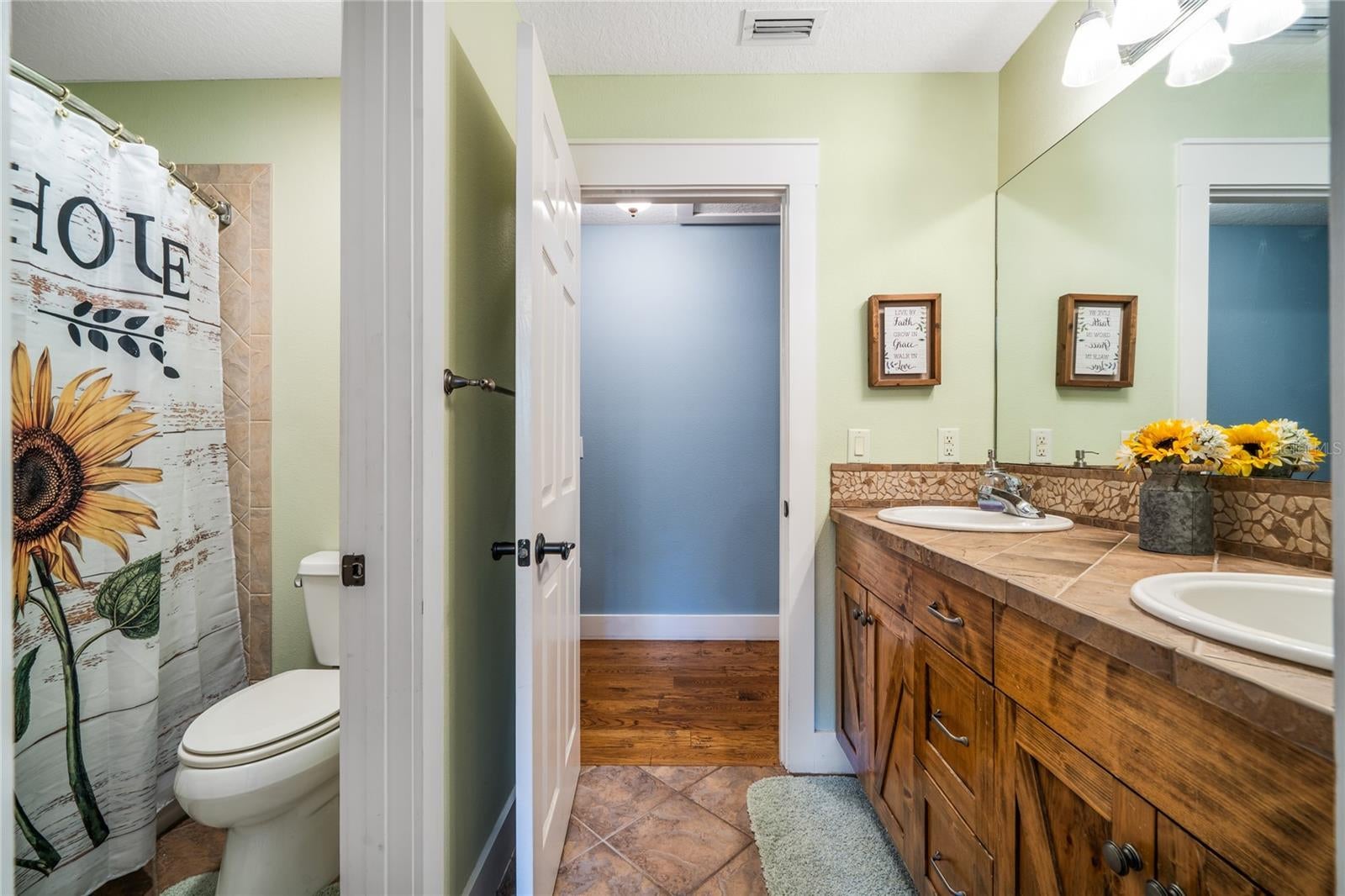 Umatilla, Florida, 32784, United States, 4 Bedrooms Bedrooms, ,4 BathroomsBathrooms,Residential,Active,1859381