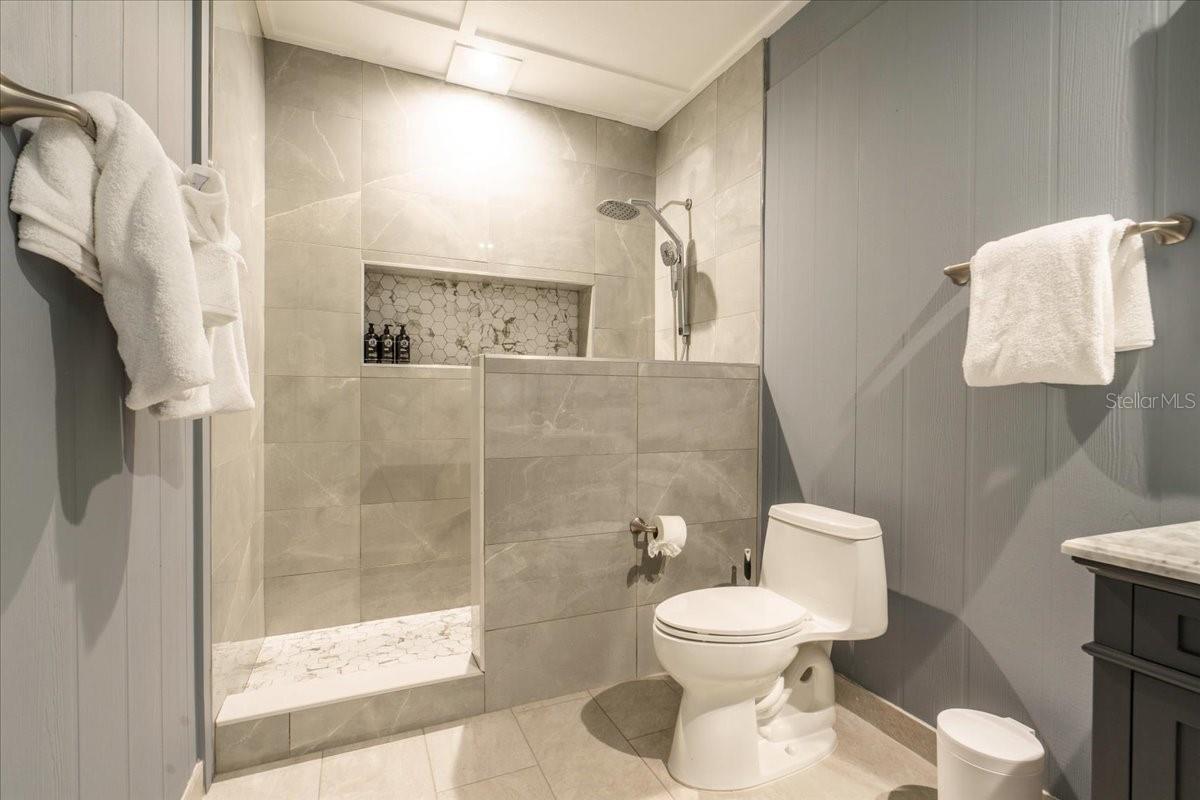 Marathon, Florida, 33050, United States, 5 Bedrooms Bedrooms, ,5 BathroomsBathrooms,Residential,Active,2011845