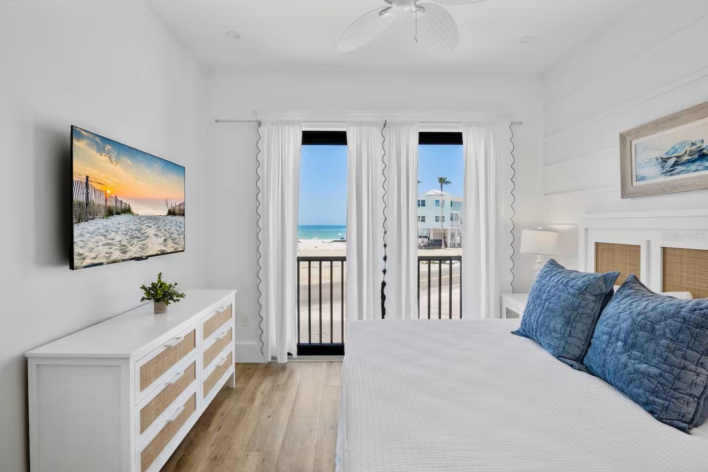 Bradenton Beach, Florida, 34217, United States, 7 Bedrooms Bedrooms, ,7 BathroomsBathrooms,Residential,Active,1971023