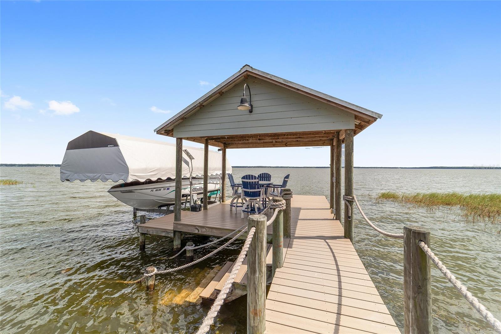Ocklawaha, Florida, 32179, United States, 5 Bedrooms Bedrooms, ,4 BathroomsBathrooms,Residential,Active,1944075
