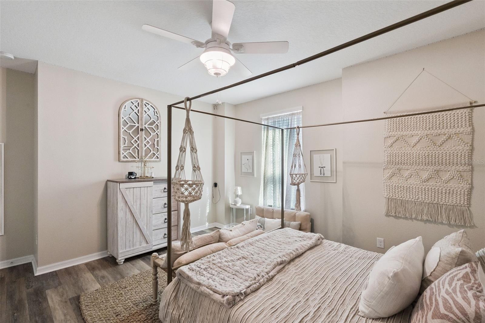 Oviedo, Florida, 32765, United States, 7 Bedrooms Bedrooms, ,4 BathroomsBathrooms,Residential,Active,1987230