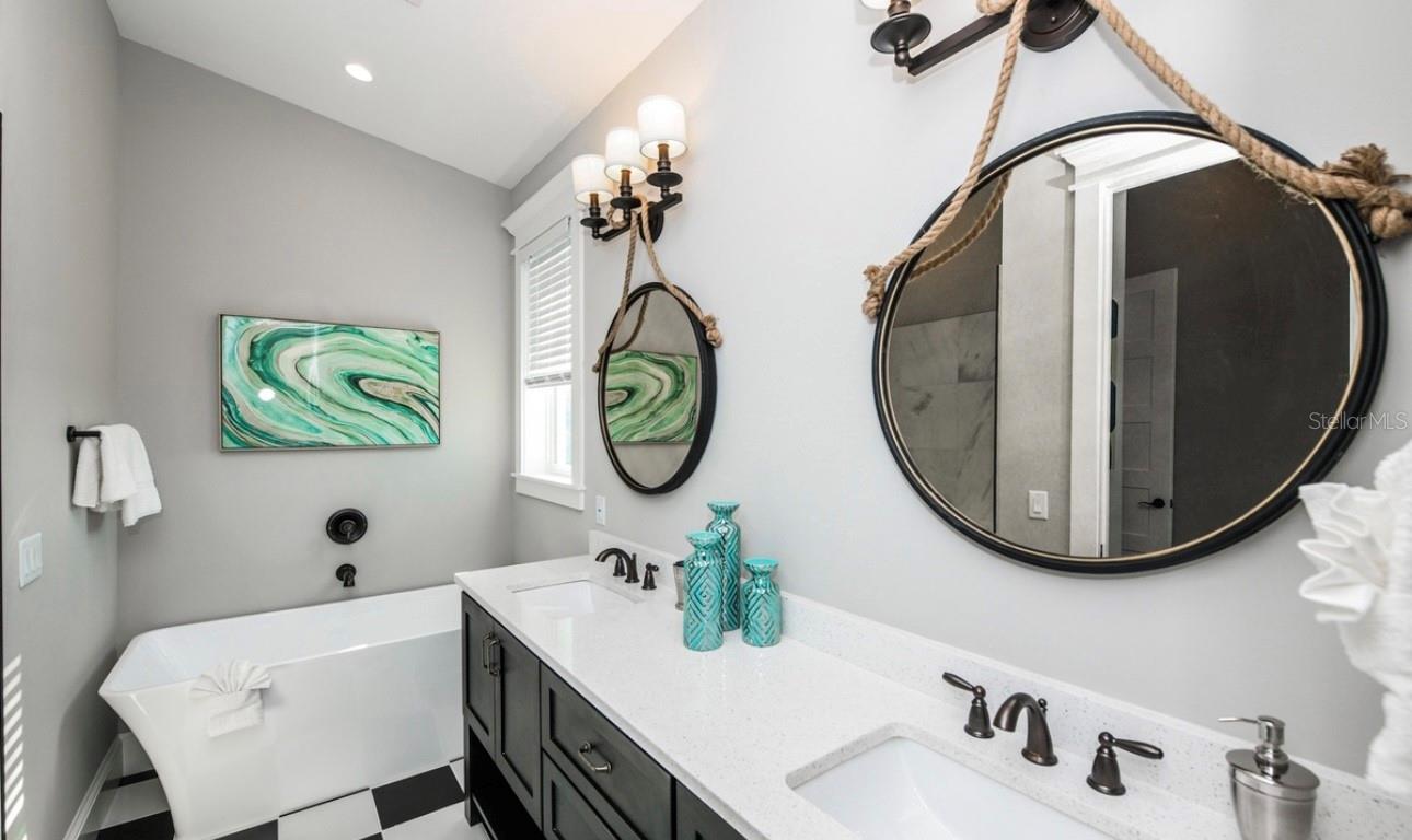 Bradenton Beach, Florida, 34217, United States, 7 Bedrooms Bedrooms, ,8 BathroomsBathrooms,Residential,Active,1988487