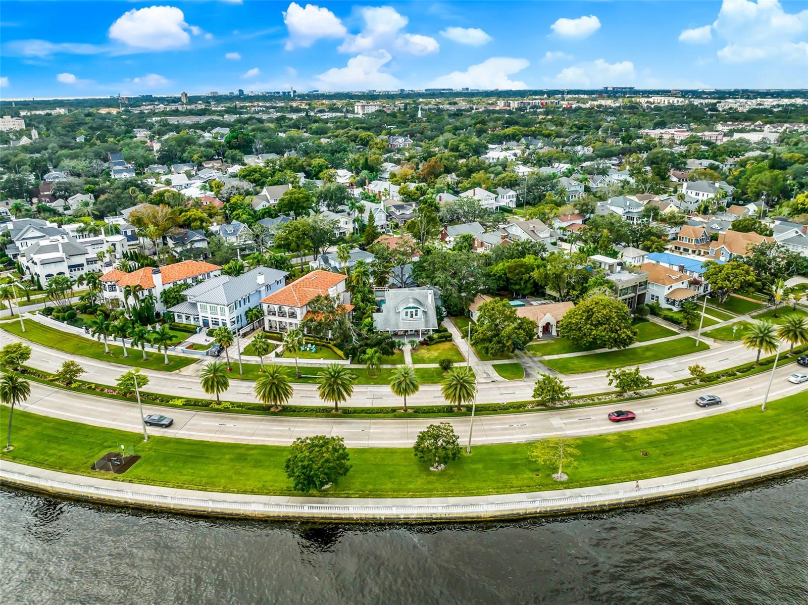 Tampa, Florida, 33606, United States, 4 Bedrooms Bedrooms, ,4 BathroomsBathrooms,Residential,Pending,1987252