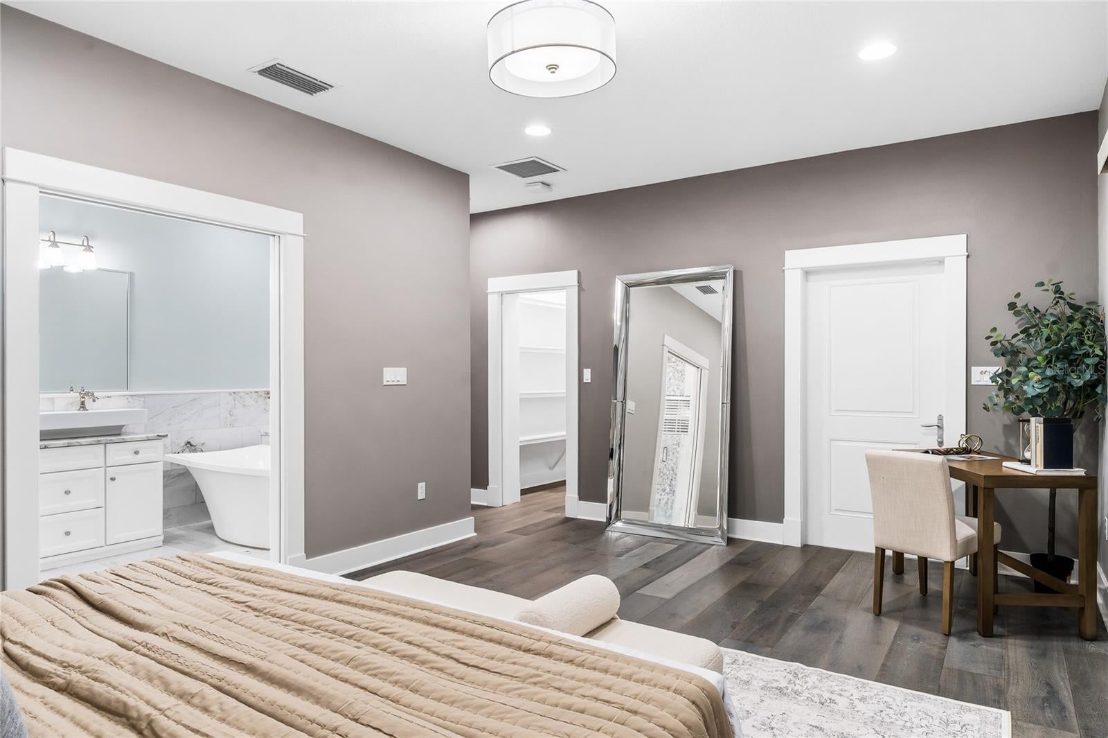 Orlando, Florida, 32803, United States, 5 Bedrooms Bedrooms, ,5 BathroomsBathrooms,Residential,Active,1926917