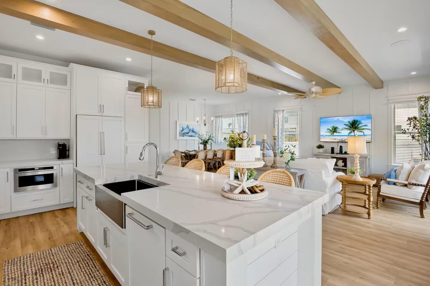 Bradenton Beach, Florida, 34217, United States, 7 Bedrooms Bedrooms, ,7 BathroomsBathrooms,Residential,Active,1971023