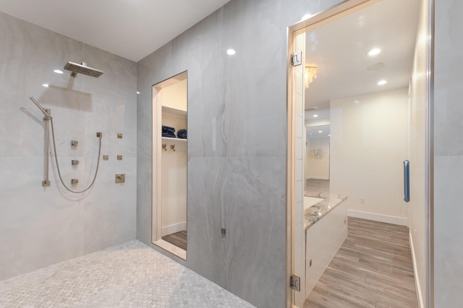 Bradenton, Florida, 34208, United States, ,5 BathroomsBathrooms,Residential,Active,1745633