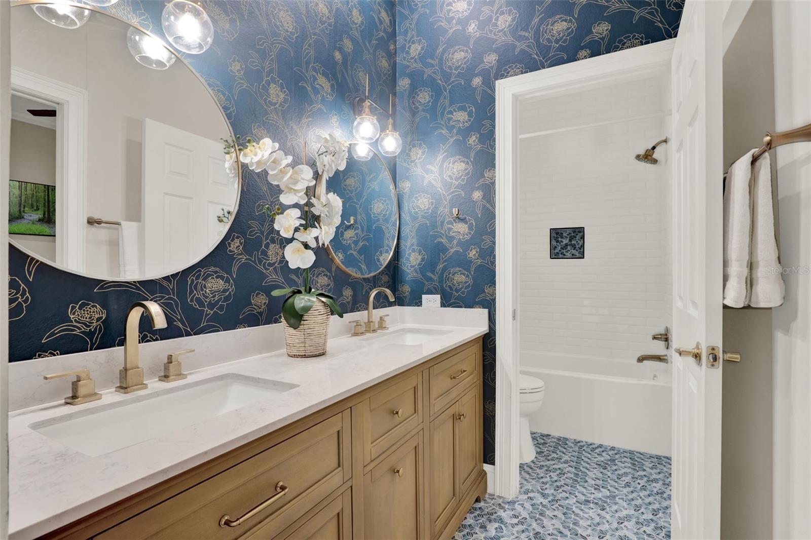 Windermere, Florida, 34786, United States, 4 Bedrooms Bedrooms, ,3 BathroomsBathrooms,Residential,Active,1894756