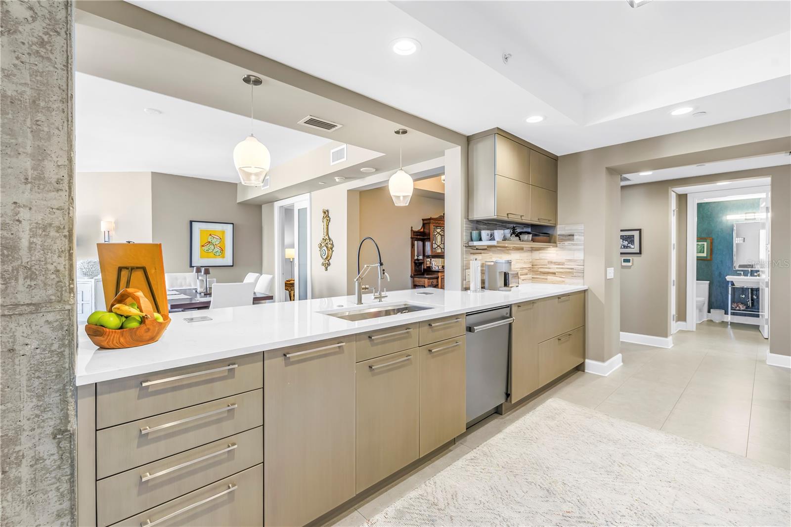 St Petersburg, Florida, 33701, United States, 2 Bedrooms Bedrooms, ,2 BathroomsBathrooms,Residential,Active,2012232