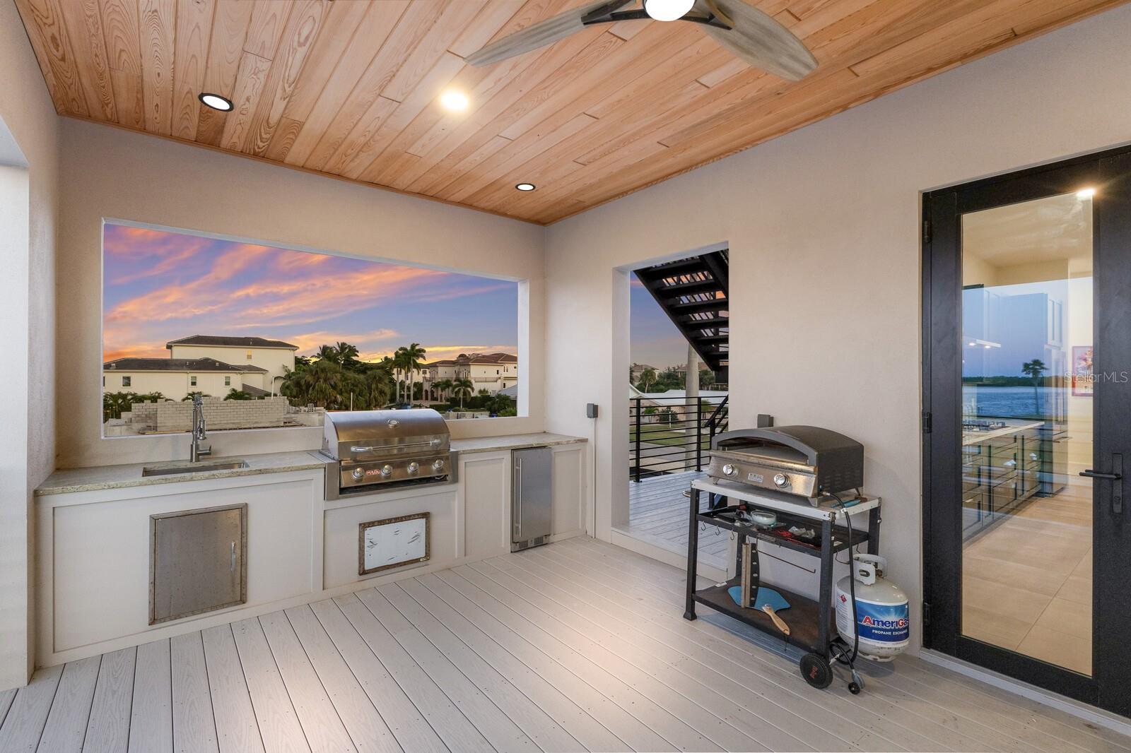 Longboat Key, Florida, 34228, United States, 3 Bedrooms Bedrooms, ,4 BathroomsBathrooms,Residential,Active,1987209