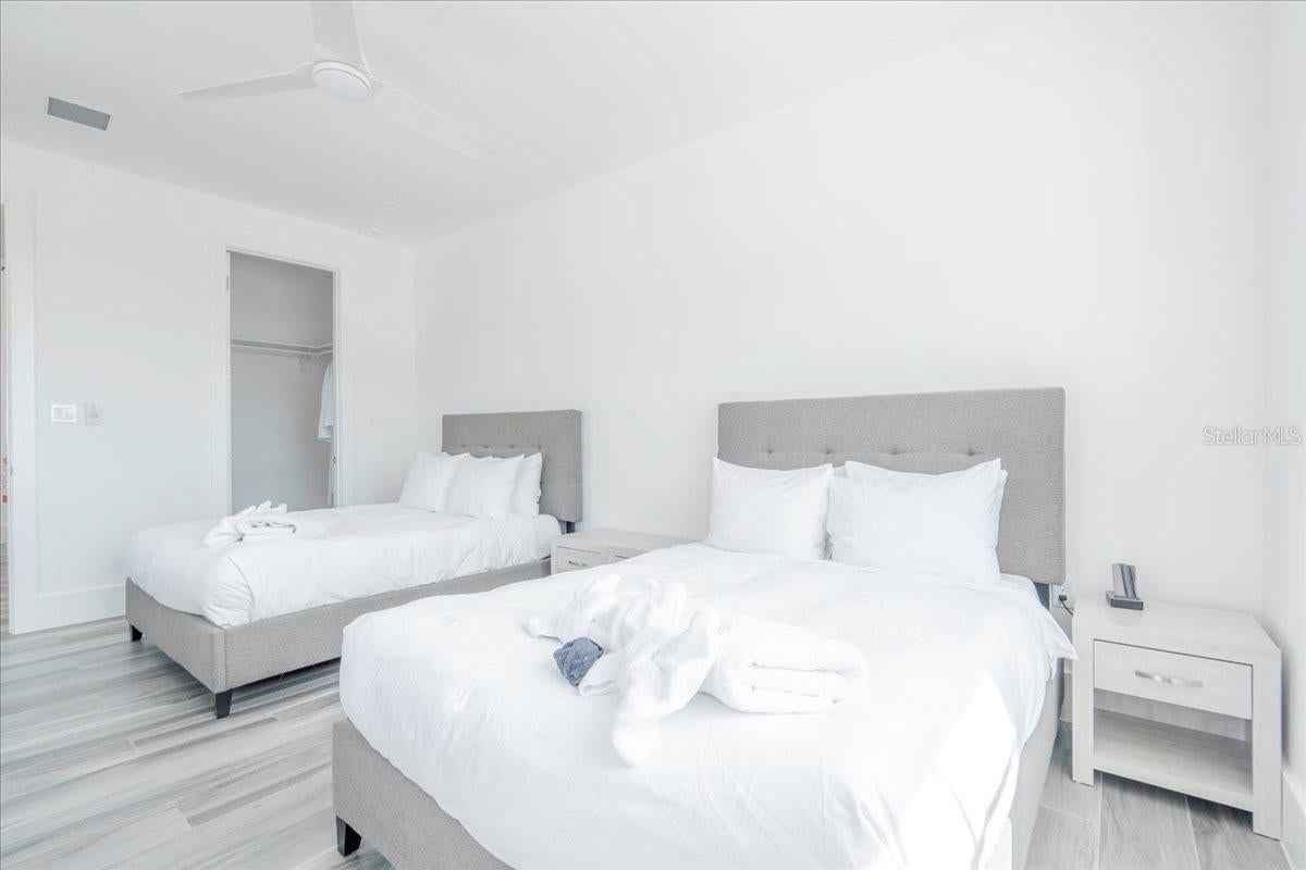 Marathon, Florida, 33050, United States, 5 Bedrooms Bedrooms, ,5 BathroomsBathrooms,Residential,Active,2011845