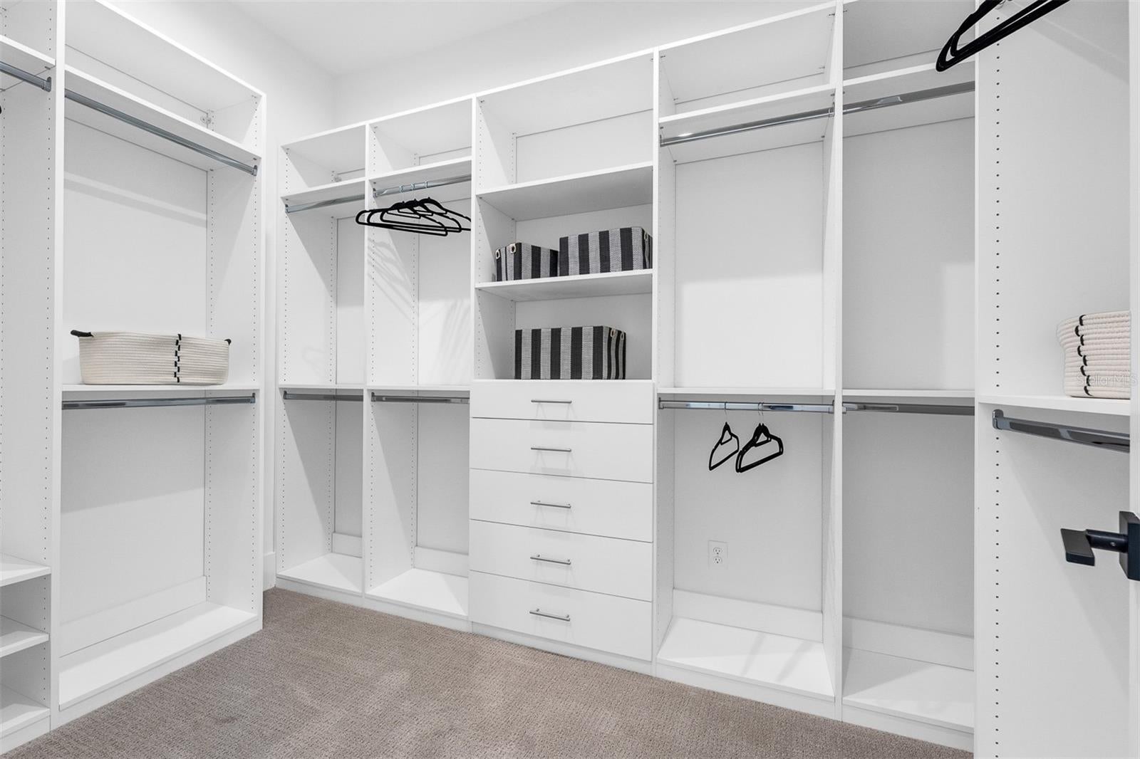 Orlando, Florida, 32804, United States, 4 Bedrooms Bedrooms, ,4 BathroomsBathrooms,Residential,Active,1992252