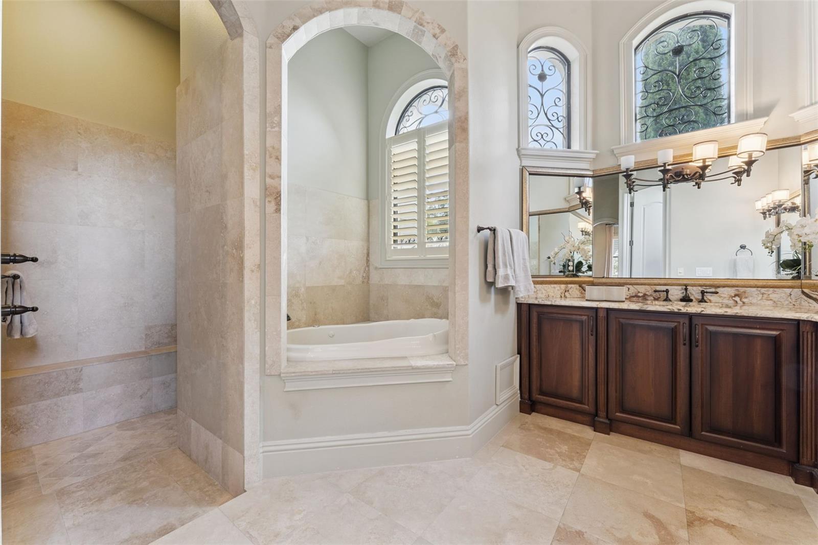 Windermere, Florida, 34786, United States, 5 Bedrooms Bedrooms, ,4 BathroomsBathrooms,Residential,Pending,2052045