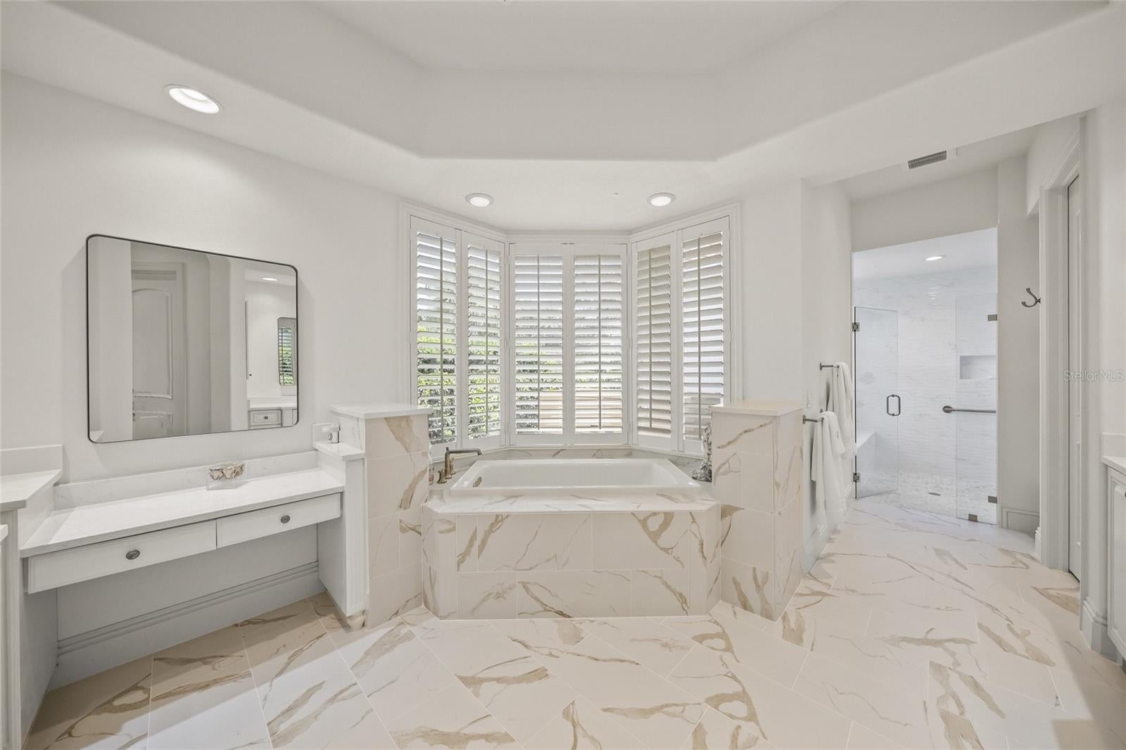 Sarasota, Florida, 34240, United States, 4 Bedrooms Bedrooms, ,5 BathroomsBathrooms,Residential,Active,1898192