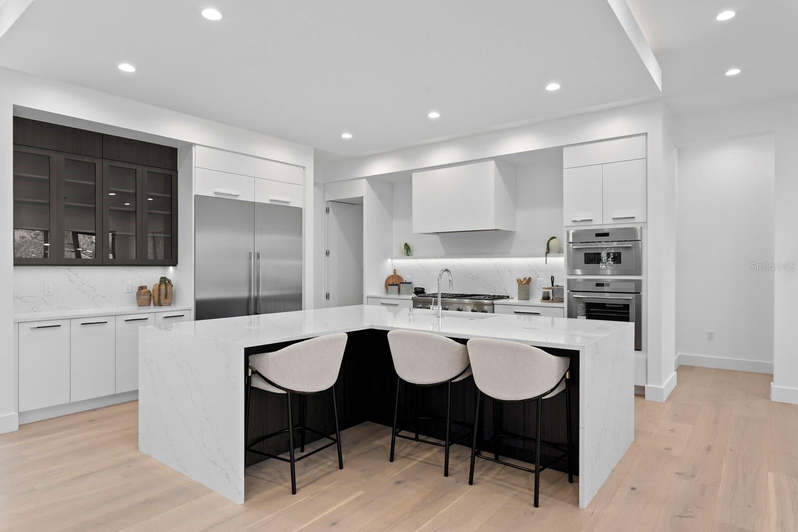 St Petersburg, Florida, 33703, United States, 5 Bedrooms Bedrooms, ,6 BathroomsBathrooms,Residential,Active,1703441