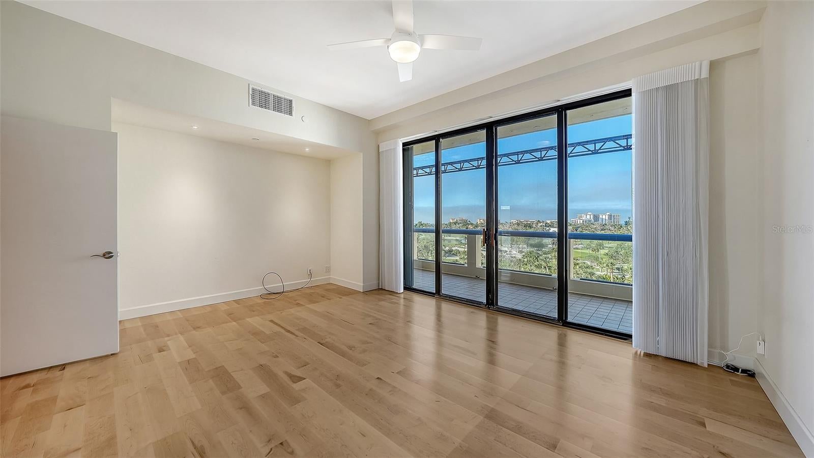 Longboat Key, Florida, 34228, United States, 2 Bedrooms Bedrooms, ,3 BathroomsBathrooms,Residential,Active,2009004