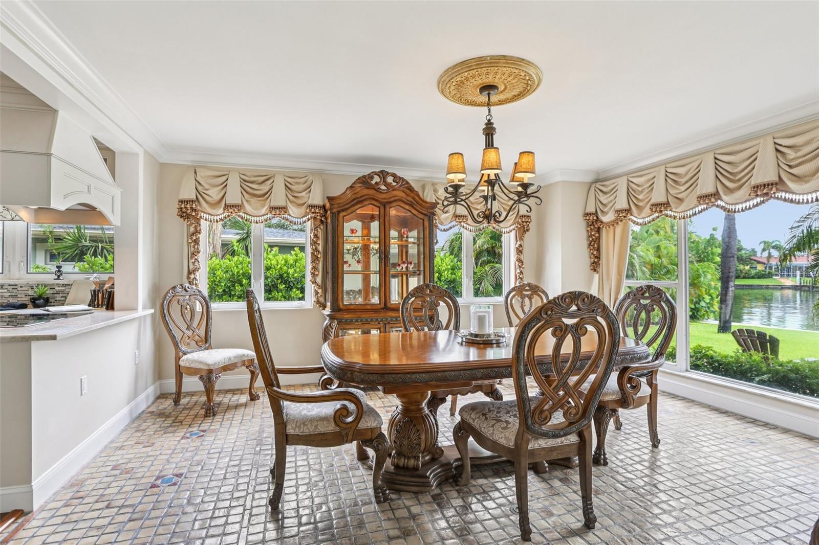 St Petersburg, Florida, 33705, United States, 4 Bedrooms Bedrooms, ,4 BathroomsBathrooms,Residential,Active,1927682