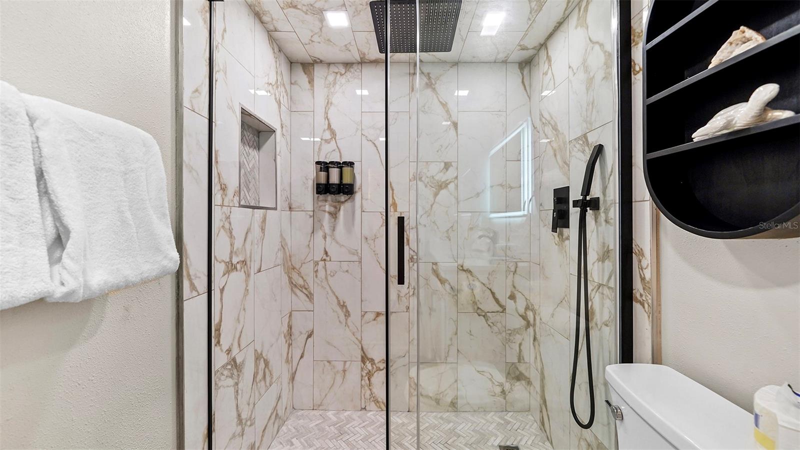 Holmes Beach, Florida, 34217, United States, 1 Bedroom Bedrooms, ,1 BathroomBathrooms,Residential,Active,1971768