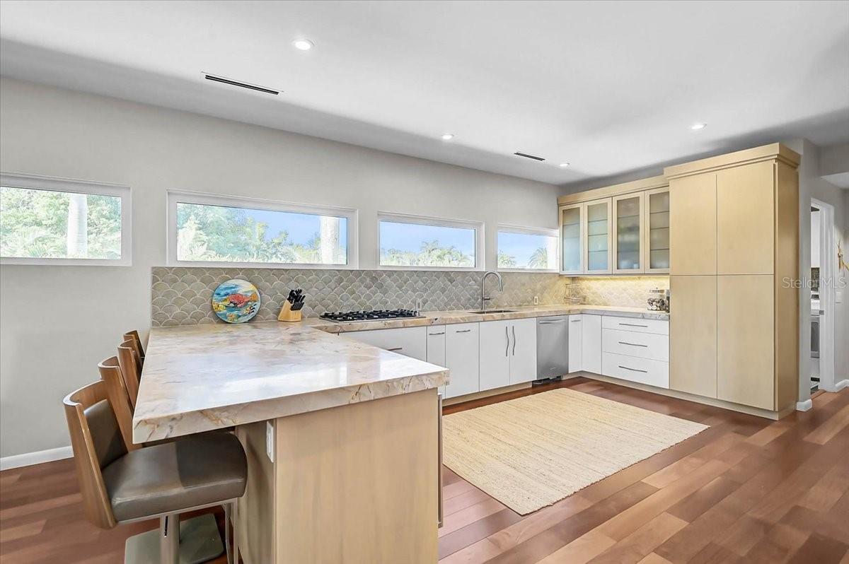 Sarasota, Florida, 34236, United States, 2 Bedrooms Bedrooms, ,4 BathroomsBathrooms,Residential,Active,2044994