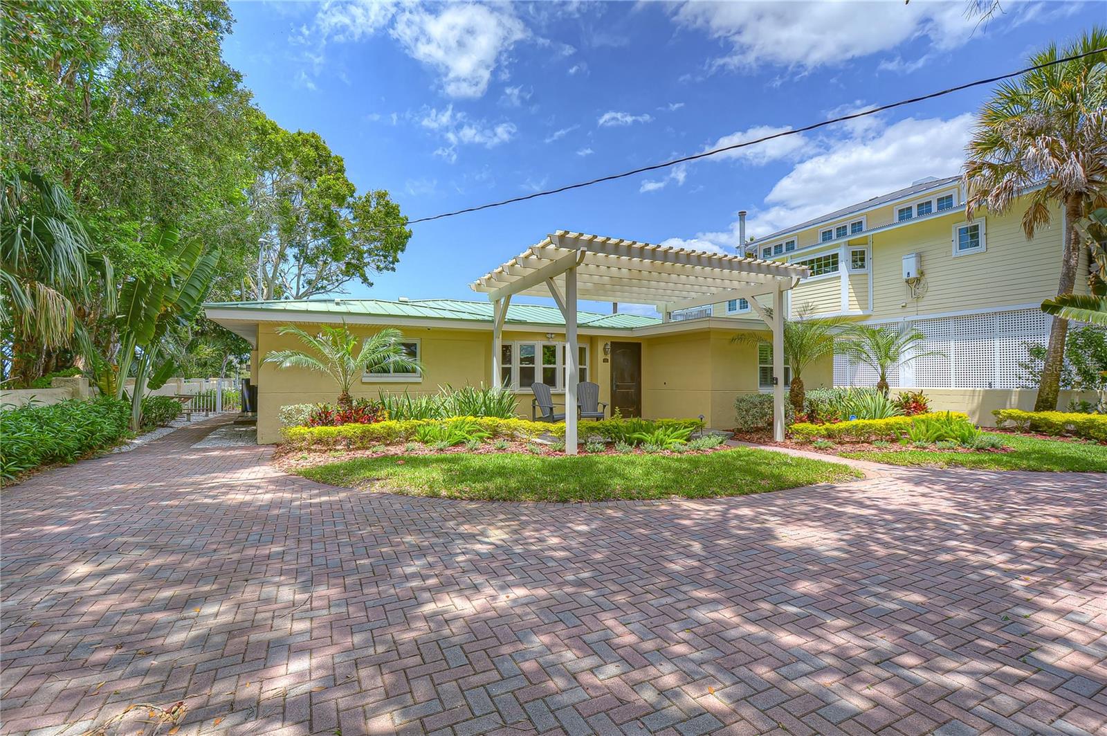 Dunedin, Florida, 34698, United States, 3 Bedrooms Bedrooms, ,3 BathroomsBathrooms,Residential,Active,1994972
